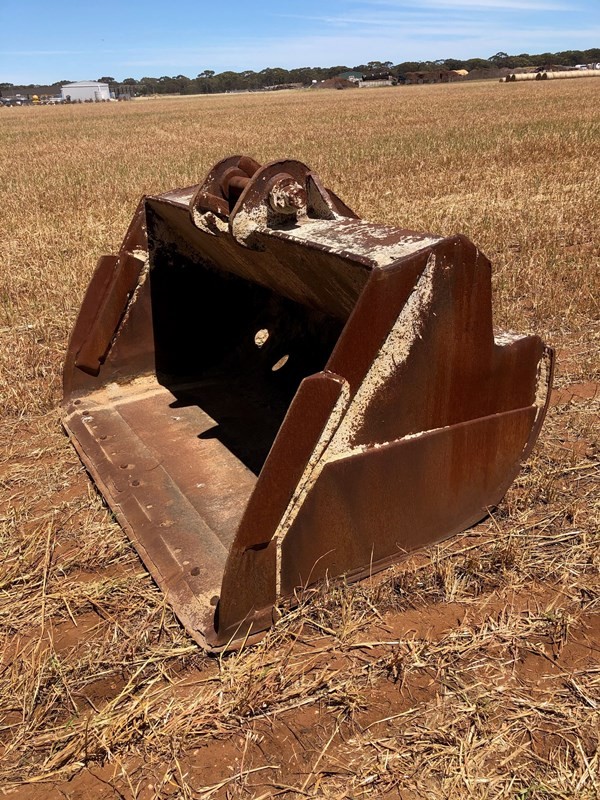 Excavator Trim/Mud Bucket