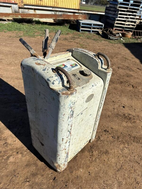 Vintage VESTA Fast Charger