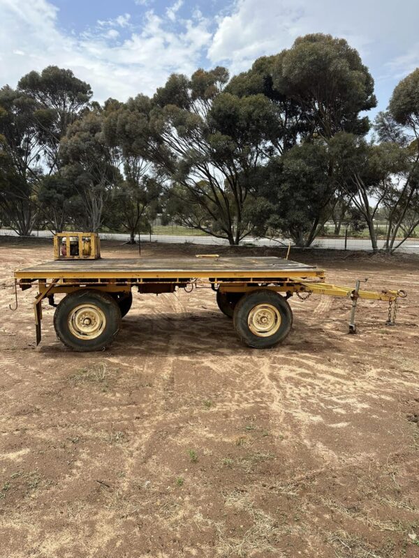 Four Wheel Steerable Dog Trailer