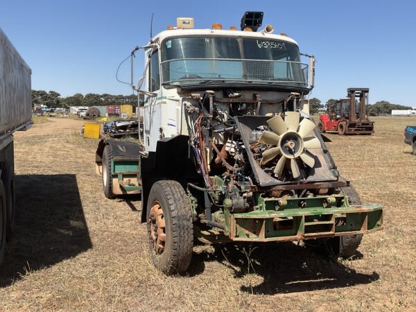 WRECKING Mack CH 10/2000 Model Truck