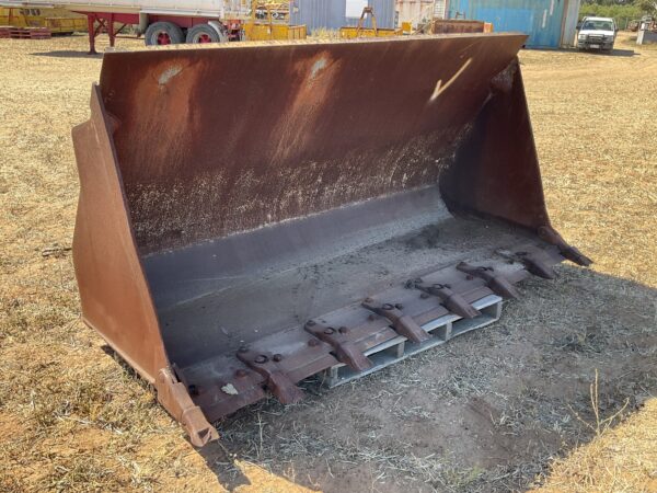 CAT IT28 Wheel Loader Quick Hitch Bucket.