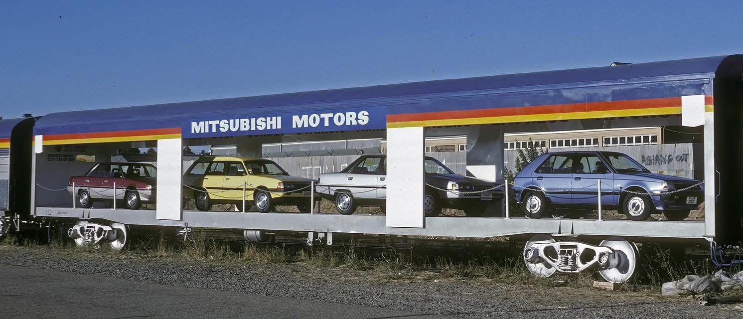 Platform Rail Car with roof. - Image 5