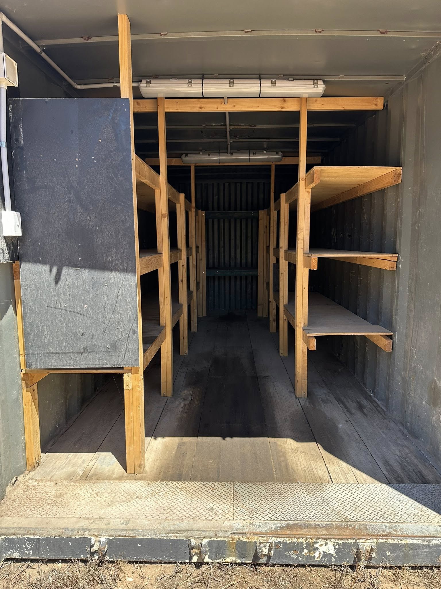 *SOLD* - 20ft Shipping Container Workshop - Image 4