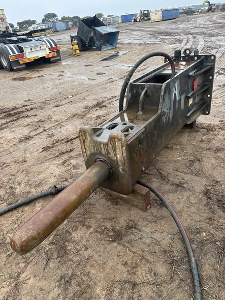 2 RAMRADE Rock Breakers