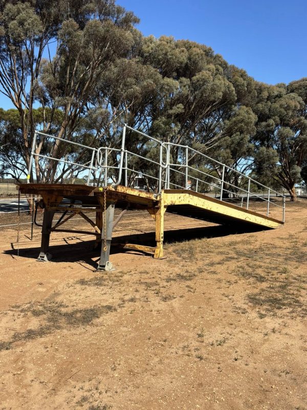 Container Forklift Loading Ramp