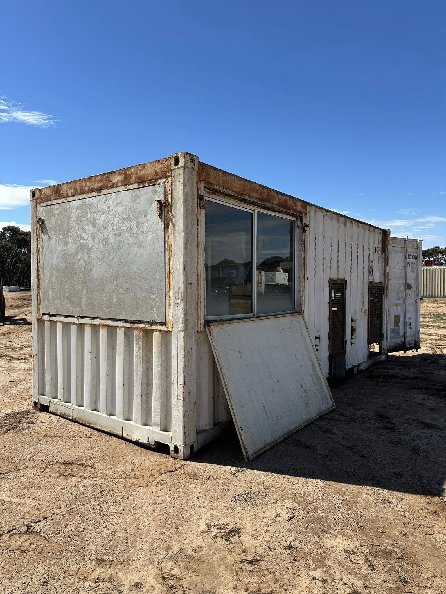 *SOLD* - Workshop/Office 20ft Shipping Container. - Image 7