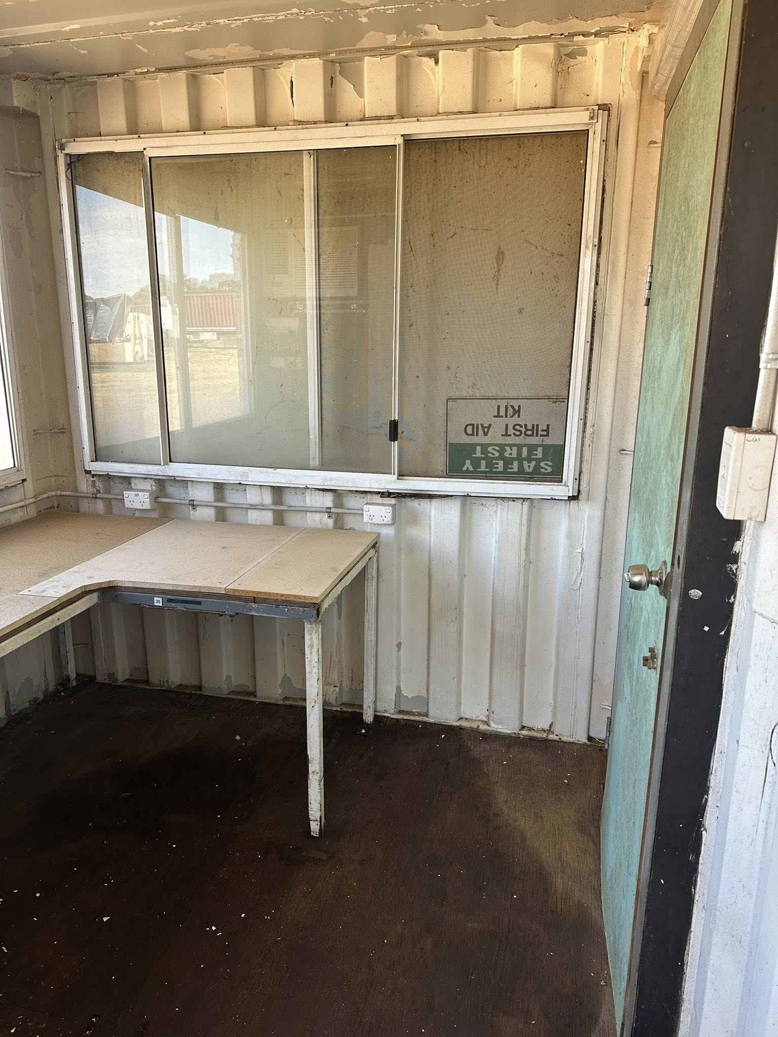 *SOLD* - Workshop/Office 20ft Shipping Container. - Image 3
