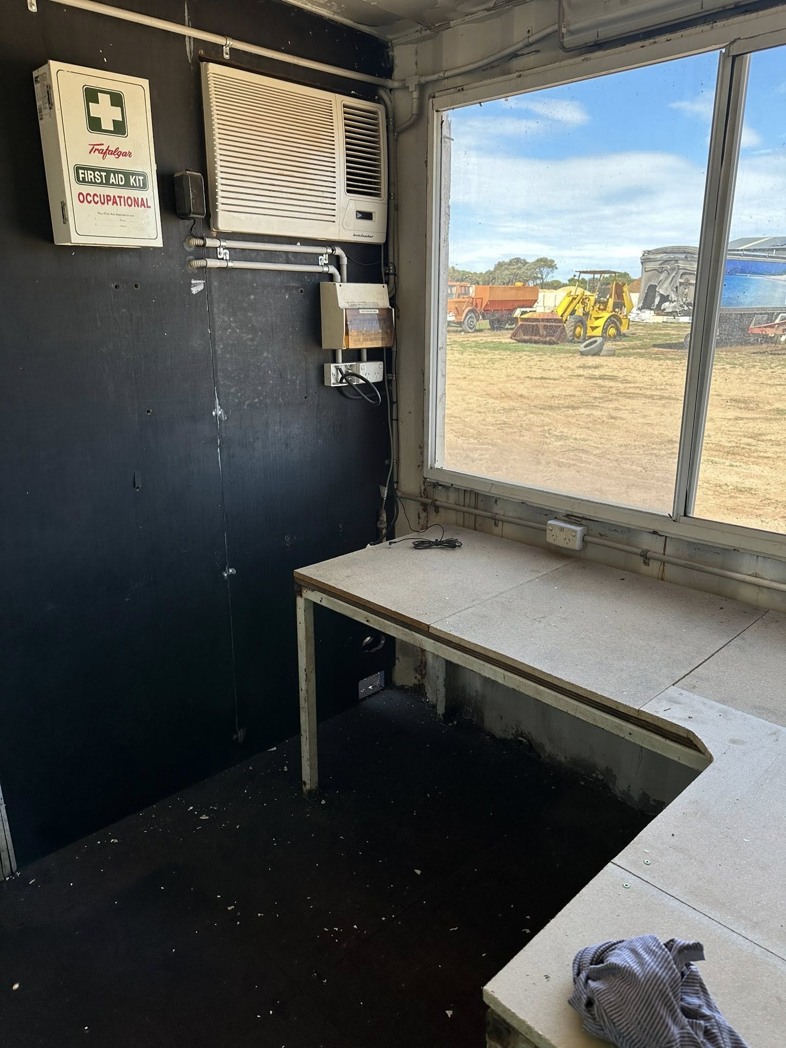 *SOLD* - Workshop/Office 20ft Shipping Container. - Image 4