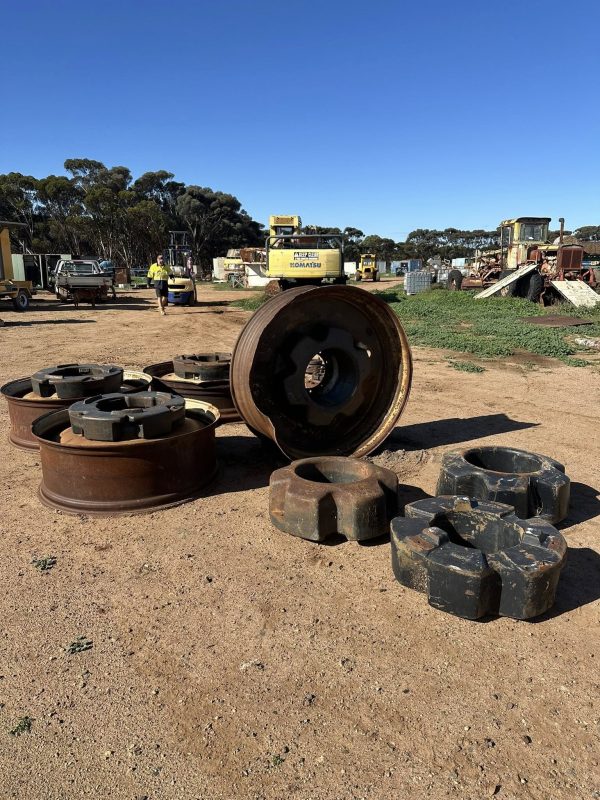 Wheel Weights Off Case / IH Magnum Tractors